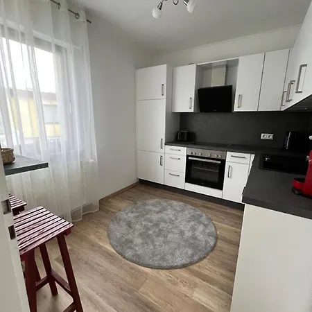 Korbstadt-villa Rattan-design Mit Balkon, Garten, Arbeitsplatz, Kueche