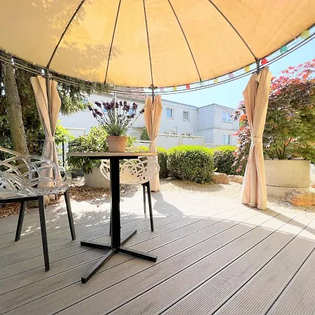 Korbstadt-villa Rattan-design Mit Balkon, Garten, Arbeitsplatz, Kueche